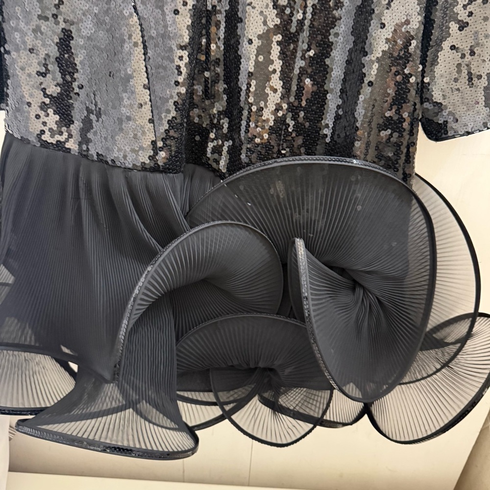 Saks Fifth Avenue Black Sequin and Mesh Twirl Pleat Formal Dress 2x/3x (see Meas - Picture 11 of 15